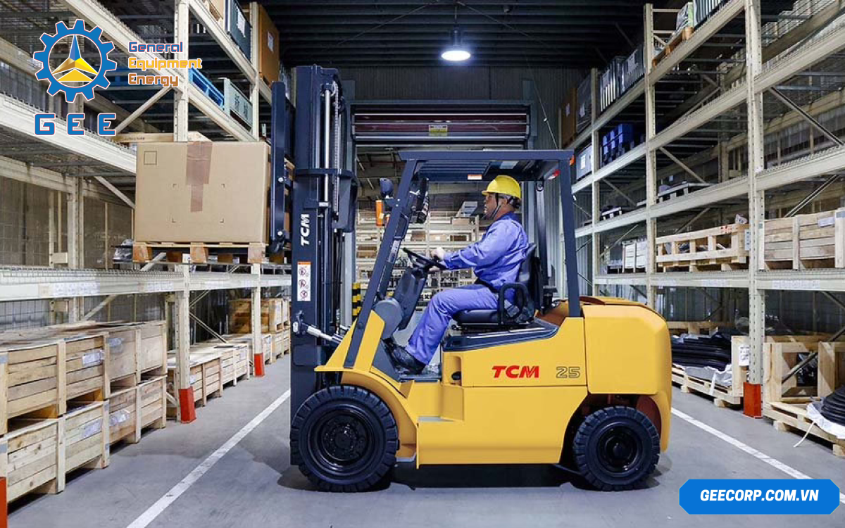 Xe nâng TCM có thiết kế đơn giản, dễ bảo trì và hoạt động ổn định trong thời gian dài