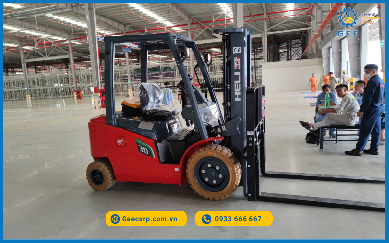 So sánh xe nâng điện Trung Quốc và xe nâng điện Nhật Bản 