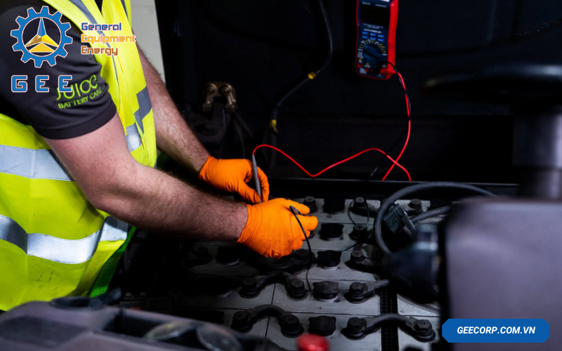 ac-quy-xe-nang-dien-cu-nen-mua-hay-khong-nhung-rui-ro-can-luu-y-3