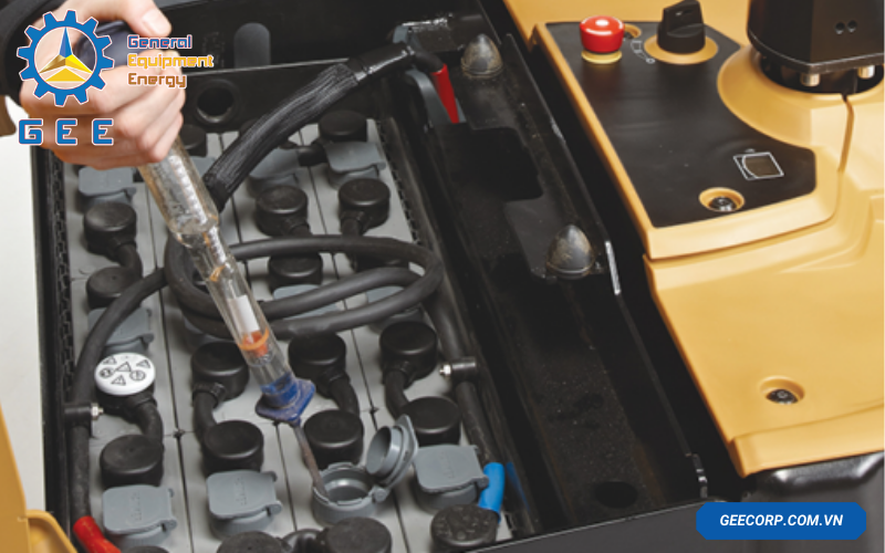 bao-duong-ac-quy-xe-nang-dien-4