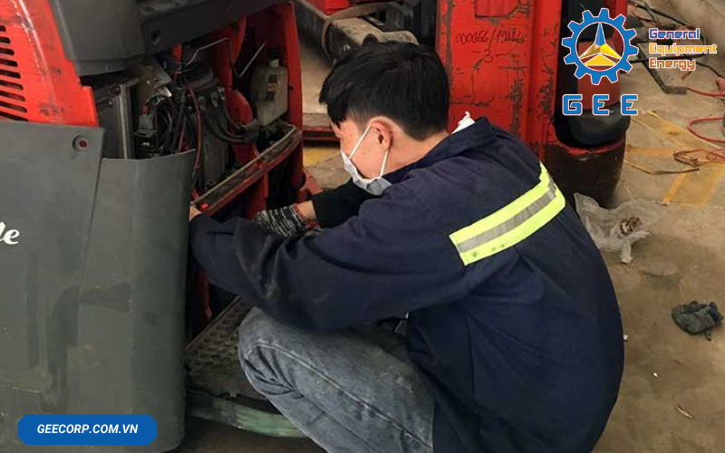 nhung-sai-lam-thuong-gap-khi-su-dung-va-bao-duong-ac-quy-xe-nang-dien-4