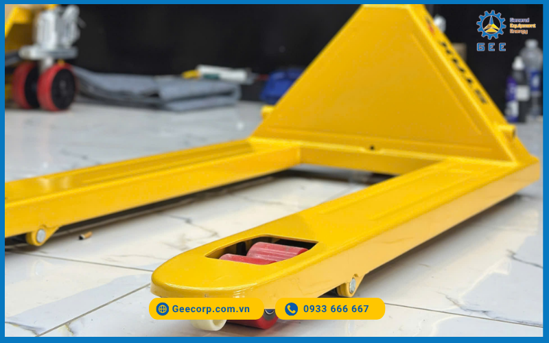 Cang-cua-xe-nang-tay-5-tan-thuong-dai-va-rong