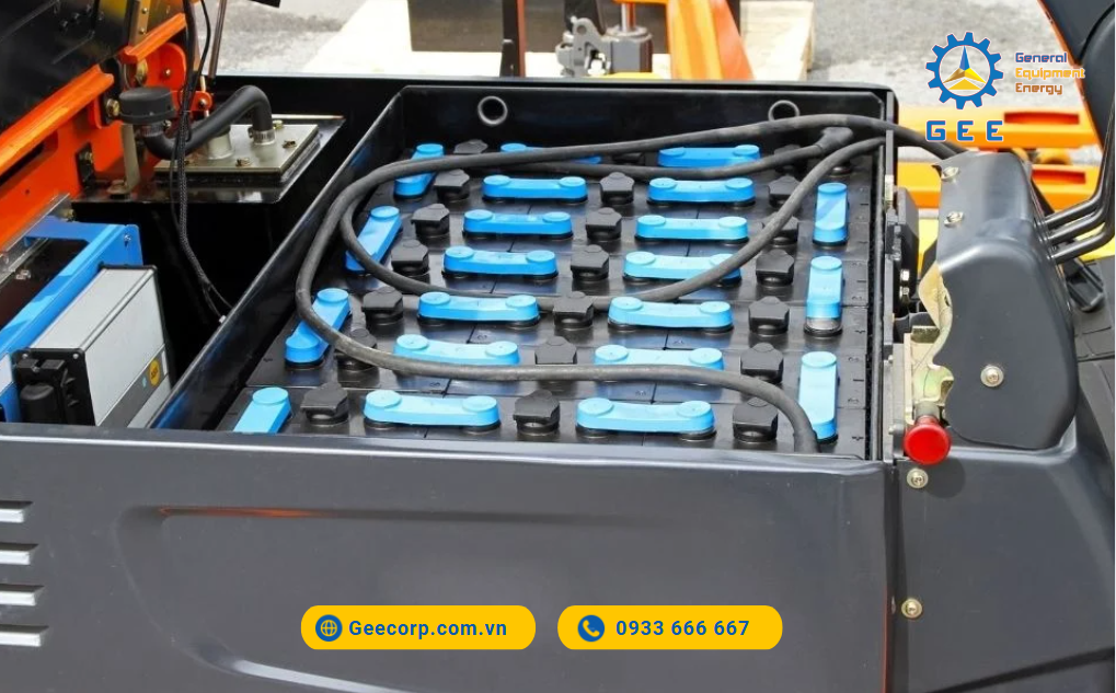  Thực hiện đúng các bước trên sẽ giúp doanh nghiệp kéo dài tối đa tuổi thọ ắc quy, hạn chế sự cố gián đoạn và đảm bảo xe nâng điện đứng lái hoạt động ổn định trong mọi điều kiện vận hành.