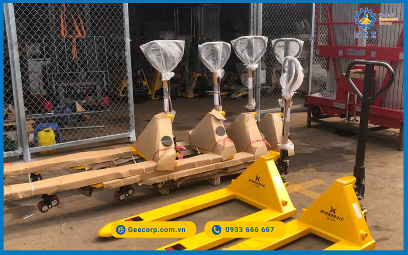 Xe nâng tay càng rộng 2.5 Tấn 