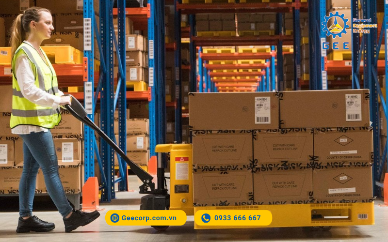 Xe nâng tay điện 1.5-2 tấn giúp doanh nghiệp tăng năng suất gấp 2-3 lần so với xe nâng tay cơ