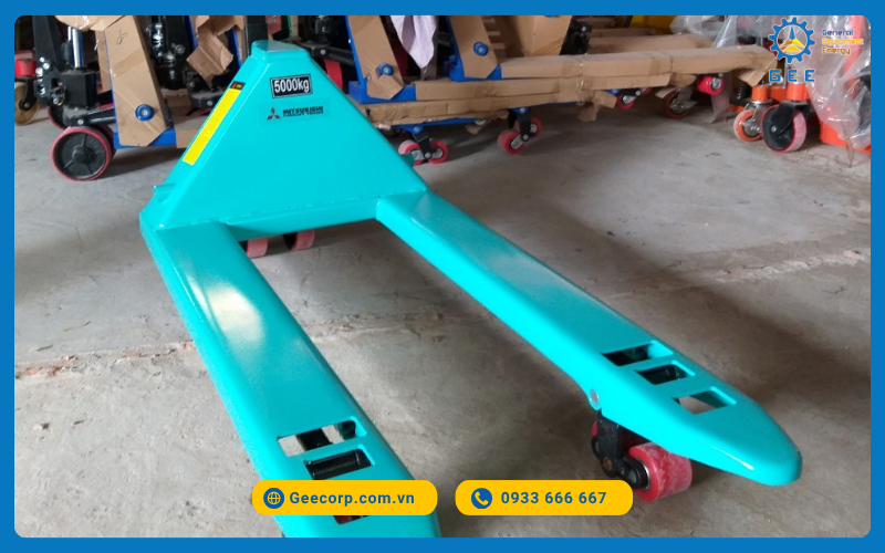 Xe-nang-tay-Mitsubishi-5-tan-BF50S-5000kg-cang-hep