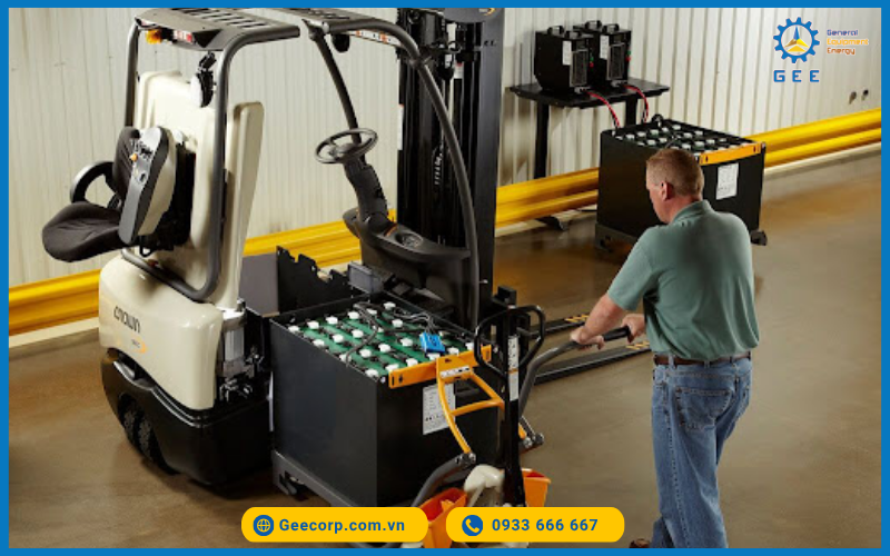 Không nên để ắc quy hoạt động khi còn dưới 20% 