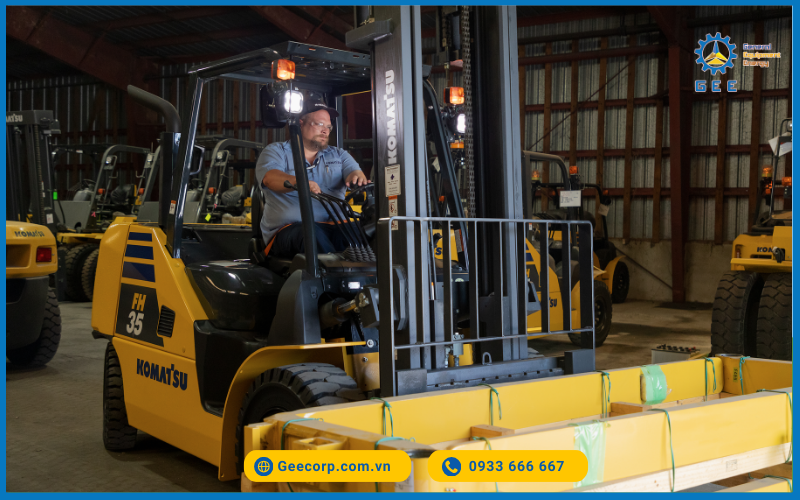 Xe nâng dầu Komatsu 3.5 tấn, cao 6m