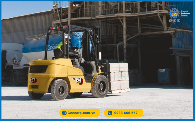 Xe nâng điện CAT tải vật liệu xây dựng