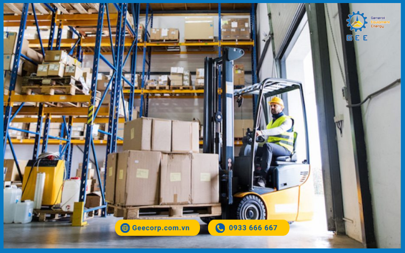 Đảm bảo hàng hóa ở giữa trọng tâm hàng hóa.