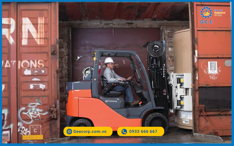 Xe nâng điện Toyota.