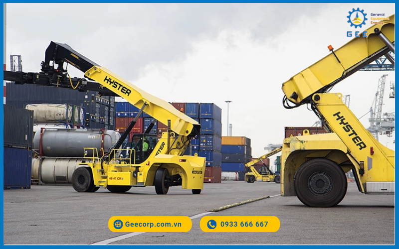 Cac-dong-xe-nang-Hyster-noi-bat-nho-khung-thep-chac-chan%2C-kha-nang-nang-hang-nang-lien-tuc-va-xep-chong-container-cao-ma-van-duy-tri-%C4%91o-on-%C4%91inh