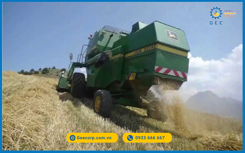 John Deere có khả năng vận hành ở mọi địa hình.