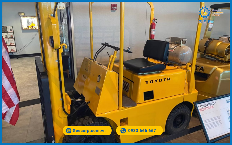 Một trong những chiếc xe nâng đầu tiên của Toyota.