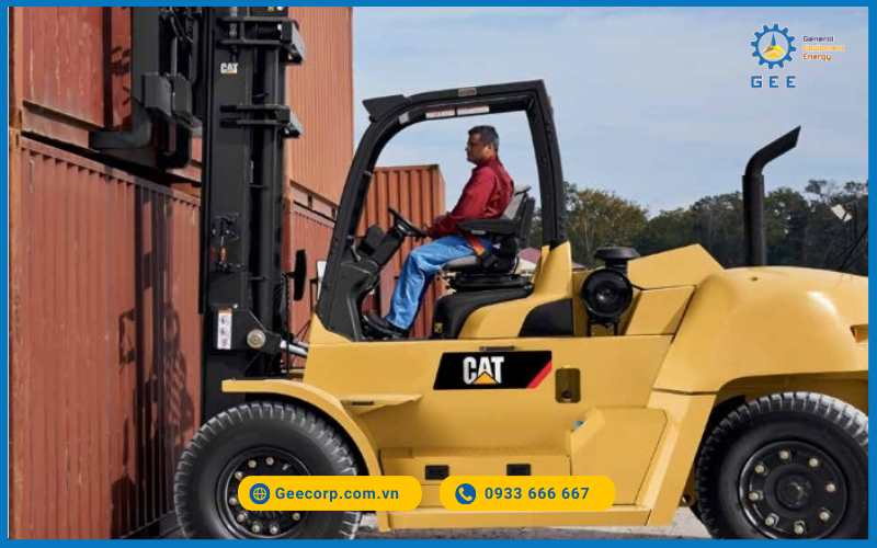 Xe nâng dầu Diesel CAT.