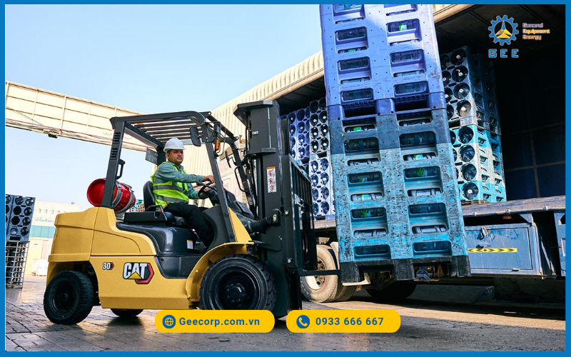 Xe nâng gas ngồi lái CAT