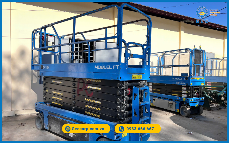 Xe nâng người cắt kéo chạy bằng điện