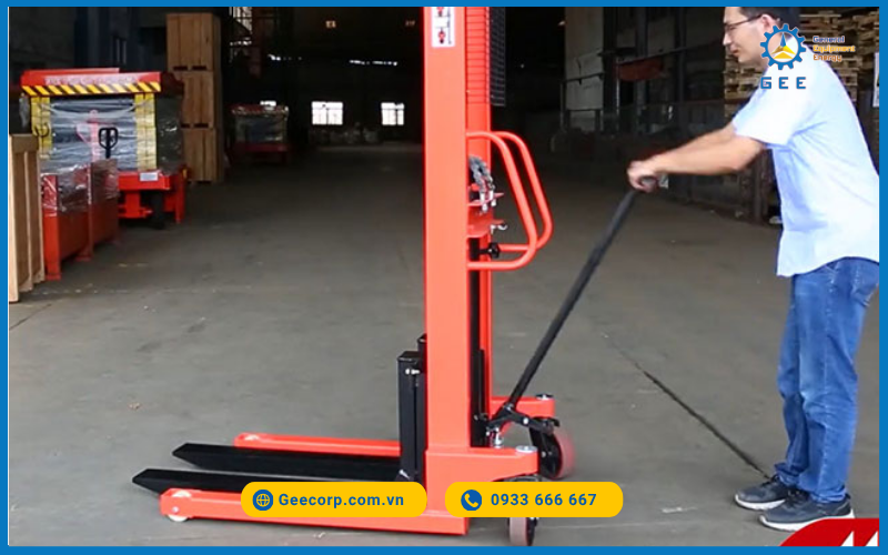 Xe nâng tay cao Niuli.