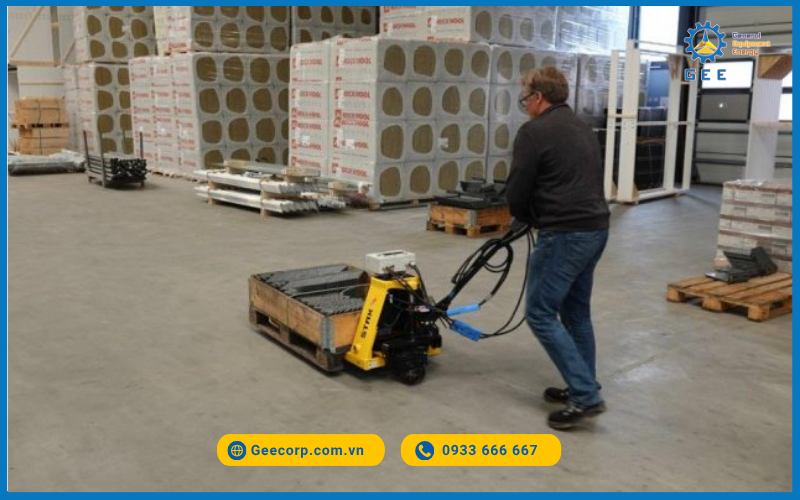 Xe nâng tay điện STAXX.