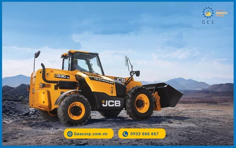 Xe nâng đa năng Telehandler JCB có khả năng làm việc trên địa hình gồ ghề.