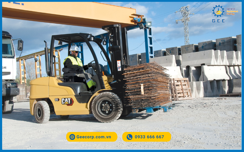 CAT-DP30–35N3-(2–3.5-tan)-đong-co-manh-me-va-kha-nang-van-hanh-lien-tuc-đen-12-gio-moi-ngay