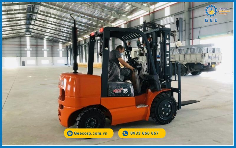 Heli-H2000-Series-3.5-tan-(DauGas-LPG)-trang-bi-đong-co-Isuzu-manh-me