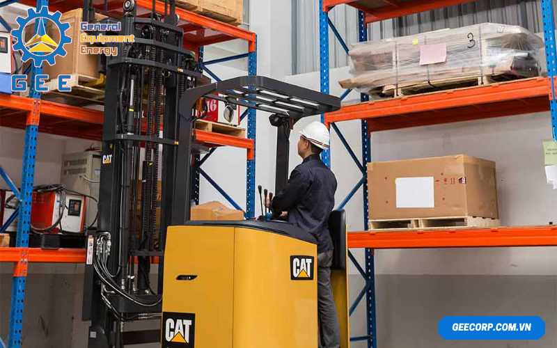 Xe Nâng Điện Reach Truck Đứng Lái CAT NRS10-30(N)(L)CB (1.0 - 3.0 Tấn)