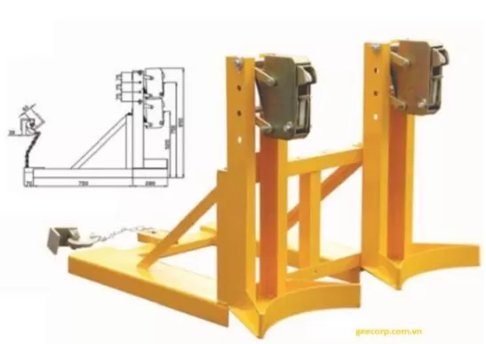 Tại Sao Doanh Nghiệp Lại Mua Bộ Kẹp Nâng Thùng Phi Nhiều Như Vậy?