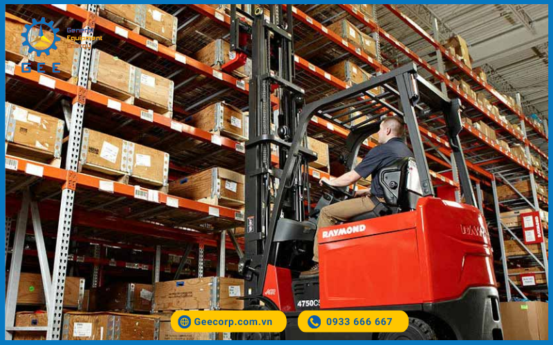 ​​​​Ắc quy xe nâng điện Rocket 48V-625Ah khi hoạt động trong kho