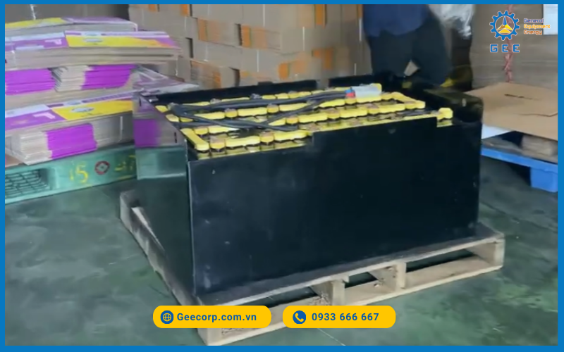 Ắc quy xe nâng GS Yuasa 48V-170Ah được giao cho khách hàng 