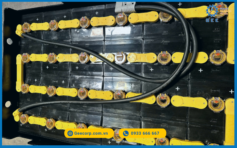 H&igrave;nh ảnh giao h&agrave;ng thực tế Ắc quy xe n&acirc;ng GS Yuasa 48V-290Ah.