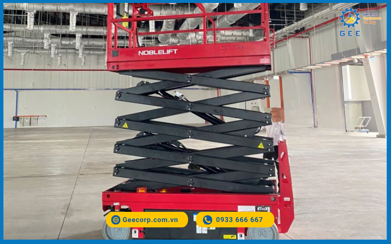 Hình ảnh thực tế tại kho của Thang nâng người Noblelift SC05/06E 240kg