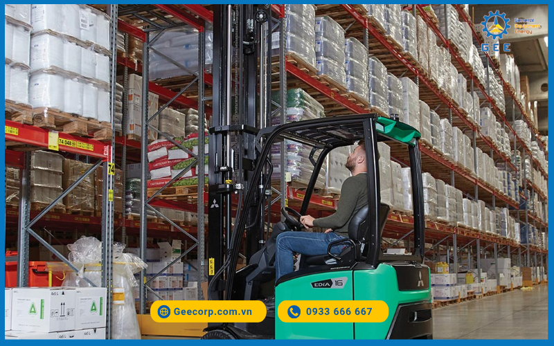Hiệu suất vượt trội: Công nghệ AutoBoost tự động tăng tốc và mô-men xoắn khi cần, giúp làm việc nhanh và mạnh mẽ hơn.