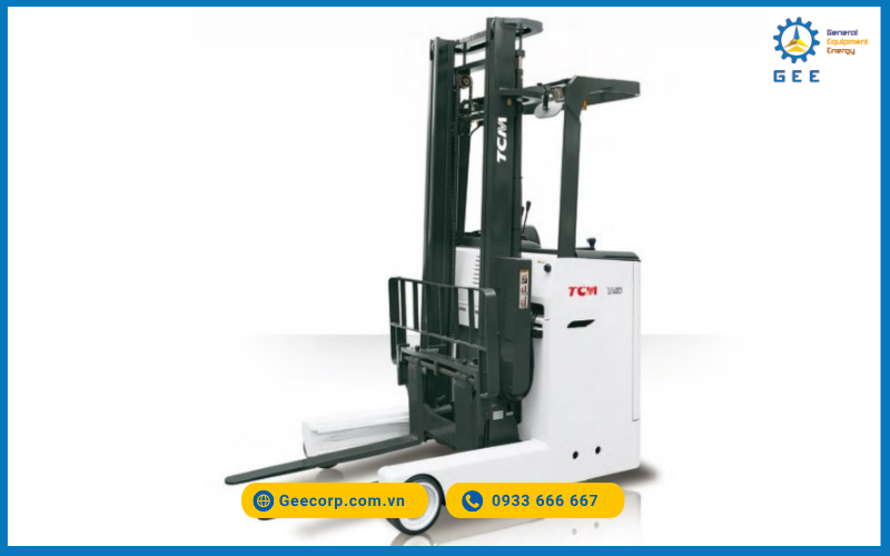 Xe nâng điện Reach Truck đứng lái TCM FRB-9 (1 - 3 Tấn) là dòng xe nâng hiện đại, được thiết kế chuyên dụng cho kho hàng và nhà xưởng có lối đi hẹp.