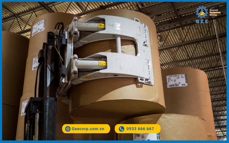 Cấu trúc tay kẹp bền bỉ chống gây hư hại cho cuộn giấy của càng kẹp giấy cuộn Paper Roll Clamps Cascade.