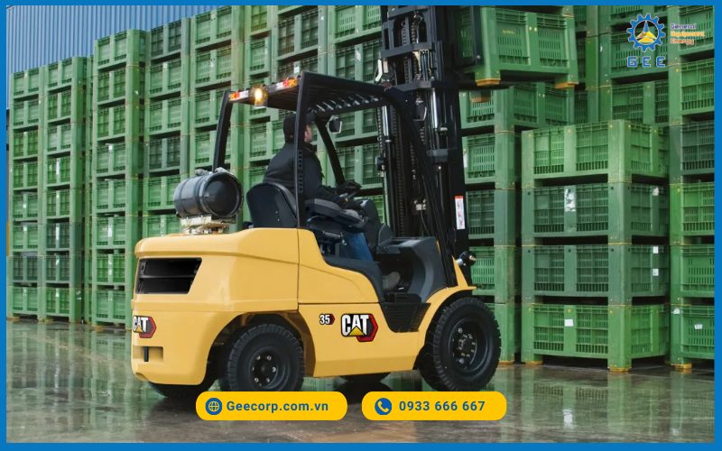 Xe nâng ngồi lái  CAT.
