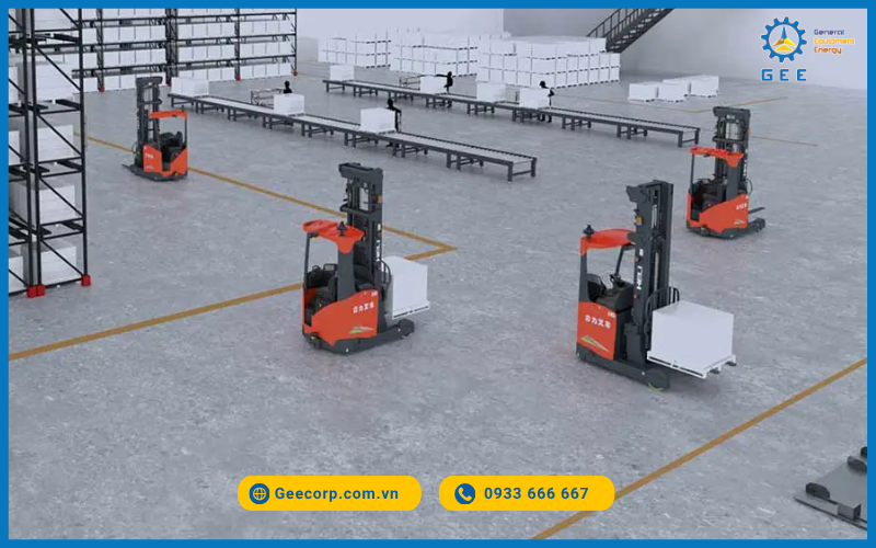 Xe nâng HELI trong hoạt động.