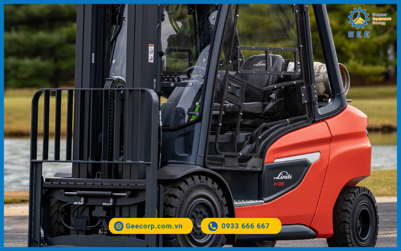Xe nâng Linde.