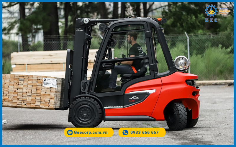 Xe nâng Linde.
