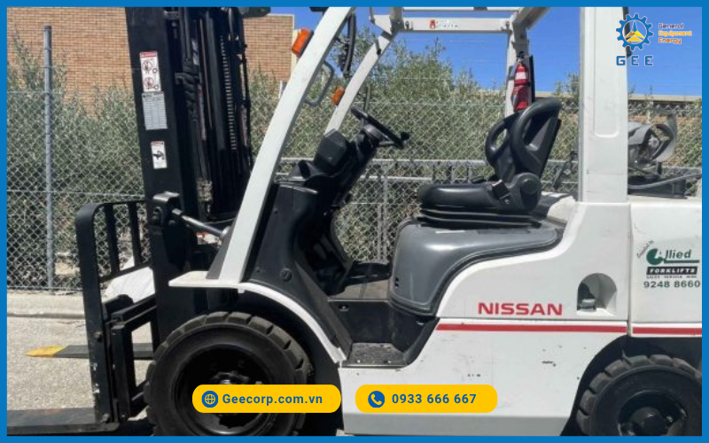 Xe nâng Nissan.