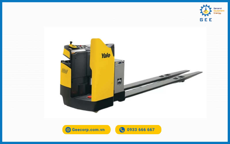 Xe nâng pallet tay thấp điện Yale.