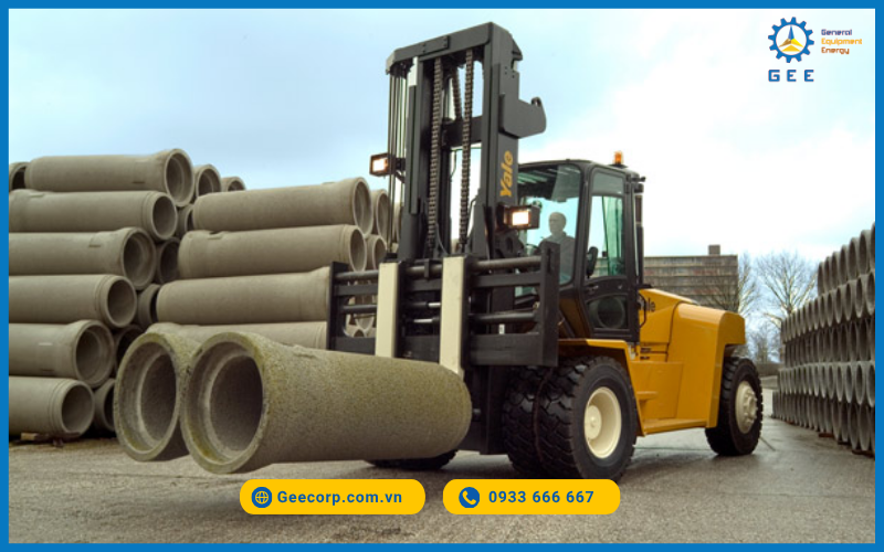 Xe nâng điện Yale phù hợp với các ngành công nghiệp nặng và xây dựng.