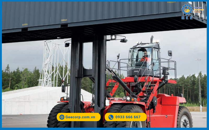 Xe gắp container có hàng Kalmar Loaded Container Handler