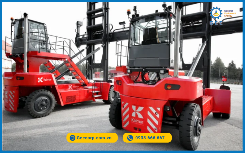 Xe gắp container rỗng Kalmar DCG80-110.