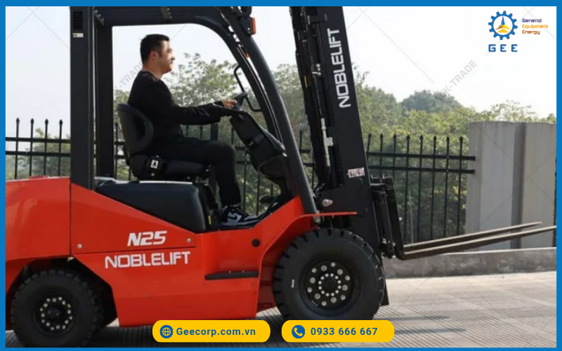 Xe nâng dầu 2.5 tấn Noblelift